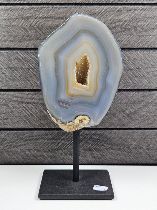 Agaat druzy op standaard 598 gram