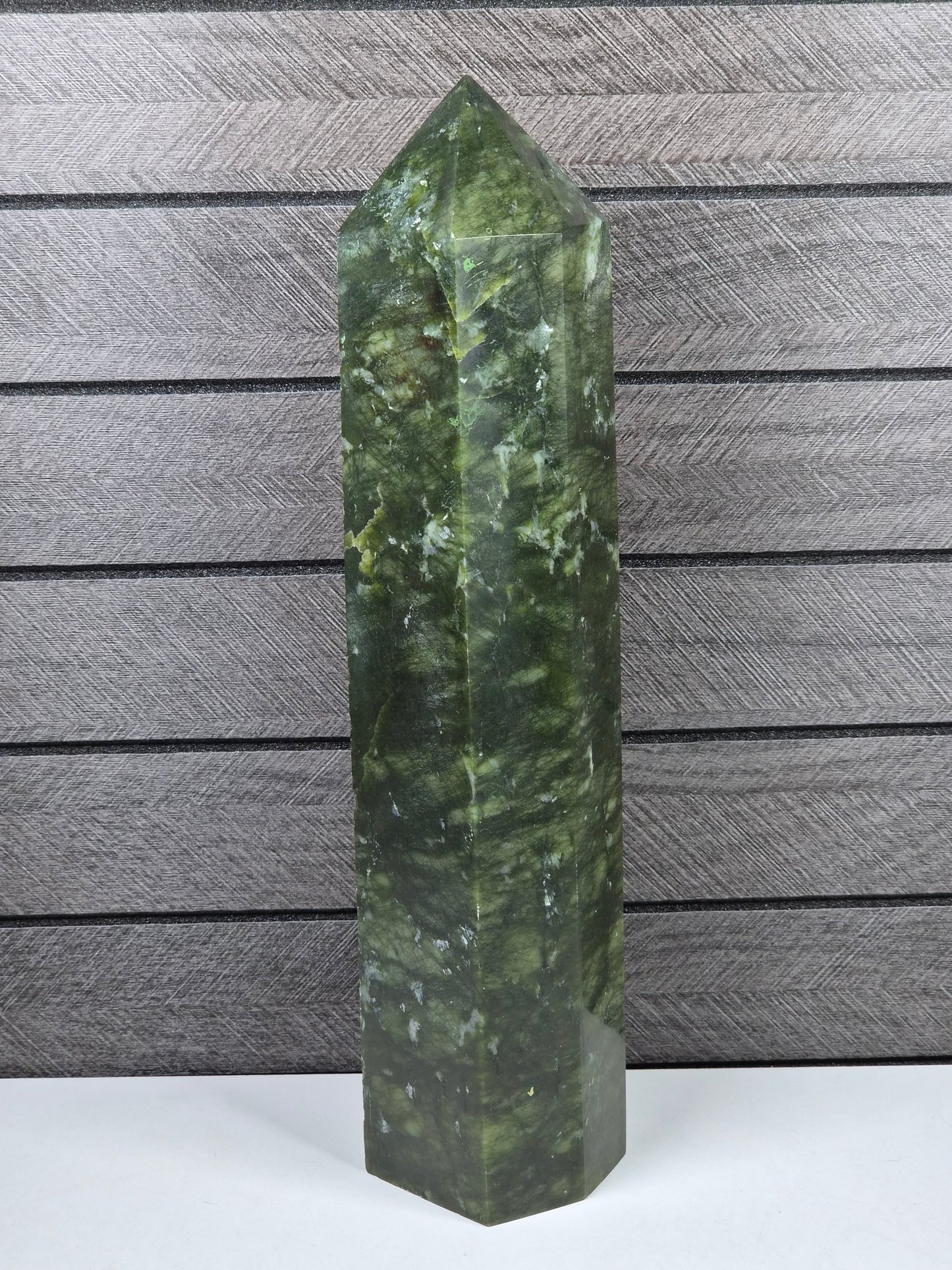 Groene Jade toren 1354 gram