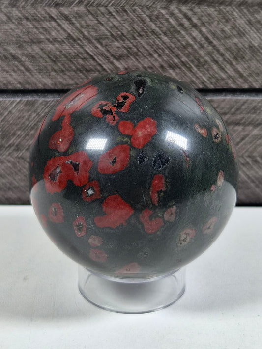 Pflaumenblüten-Jaspis Kugel 288 Gramm