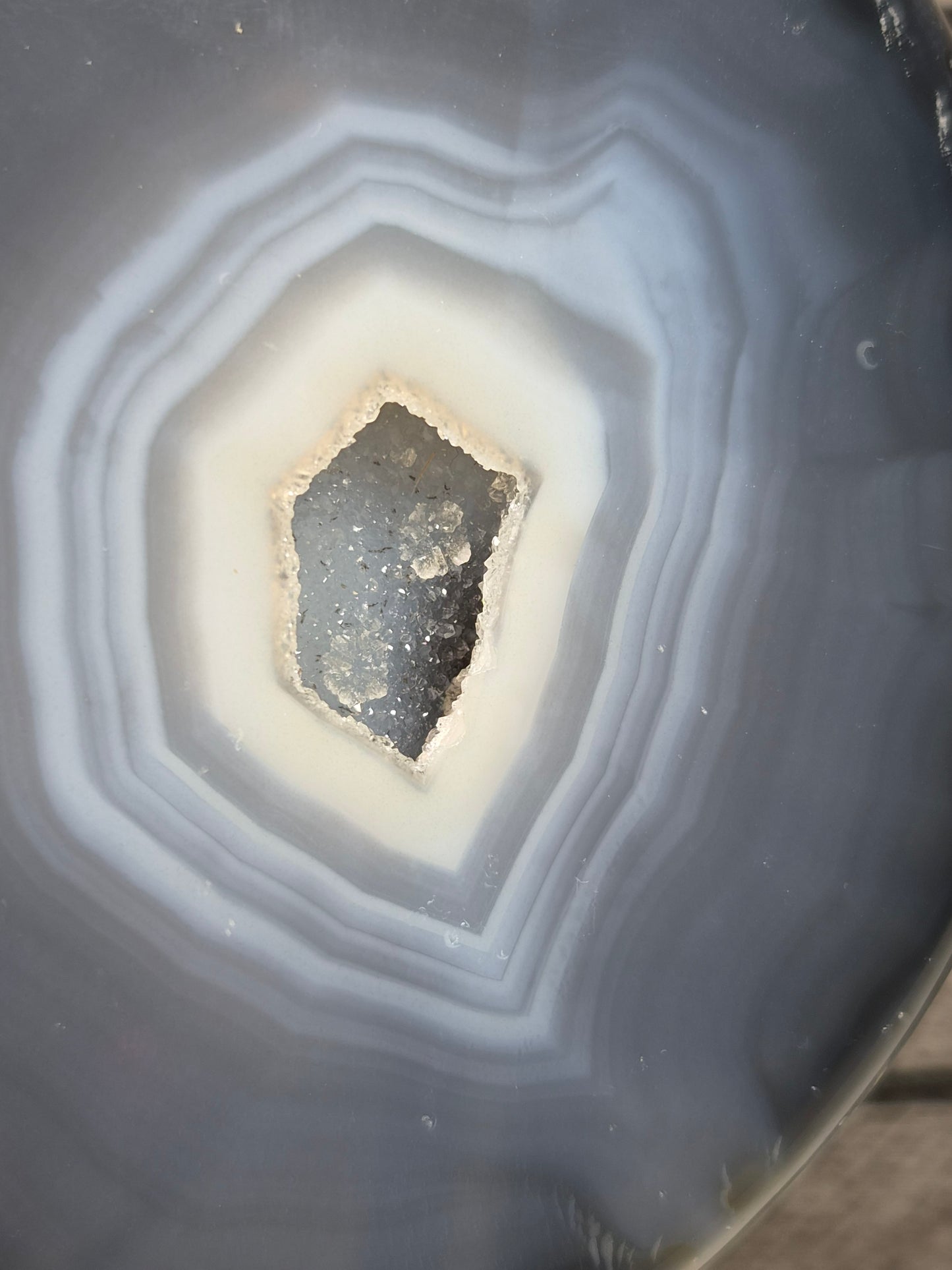 Agaat Geode op standaard 916 gram