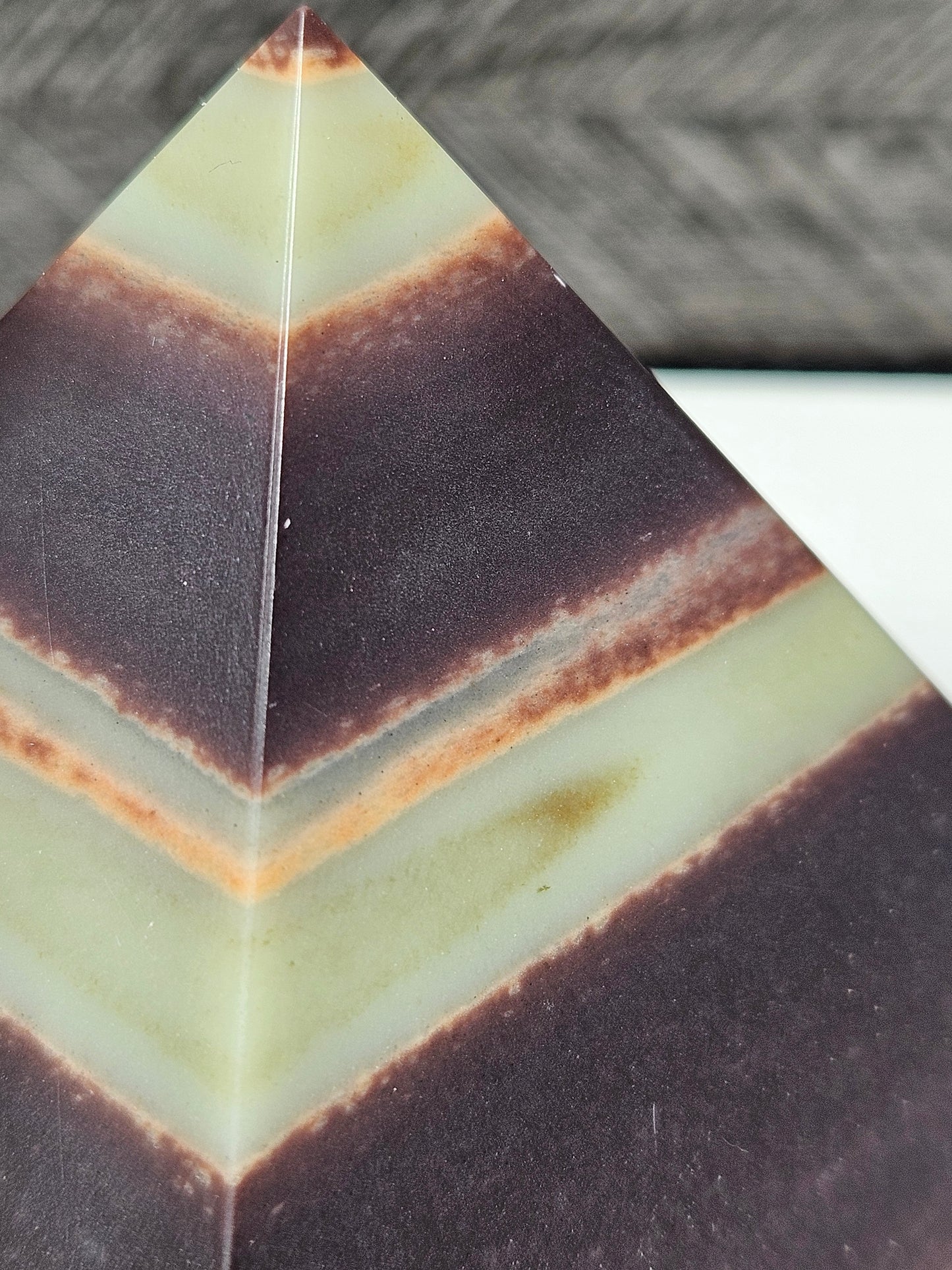 Purple Robe Jade Piramide 284 gram
