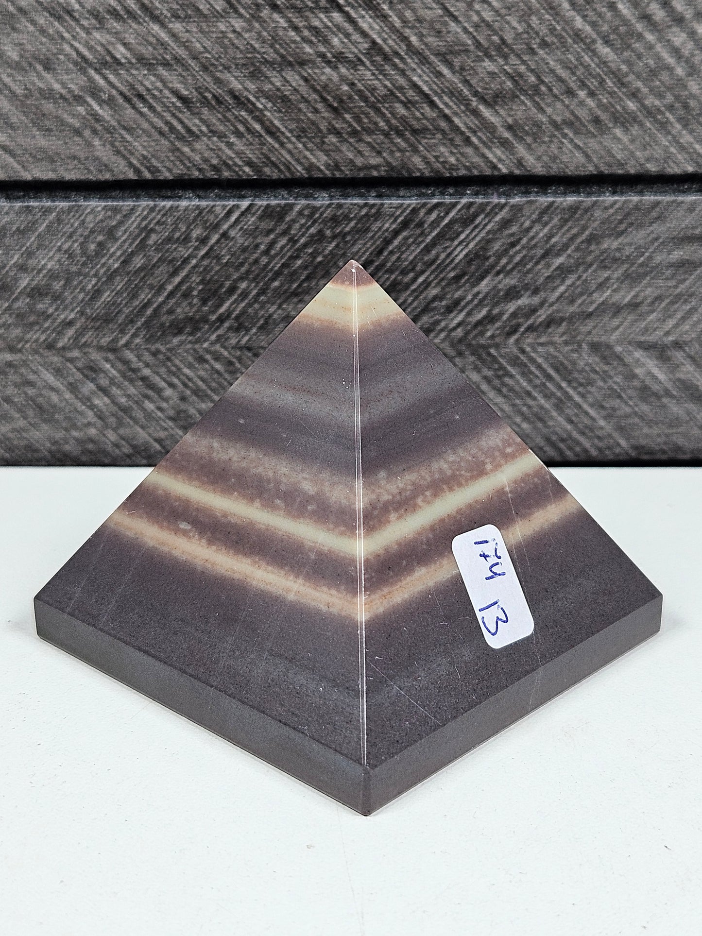 Purple Robe Jade Piramide 174 gram