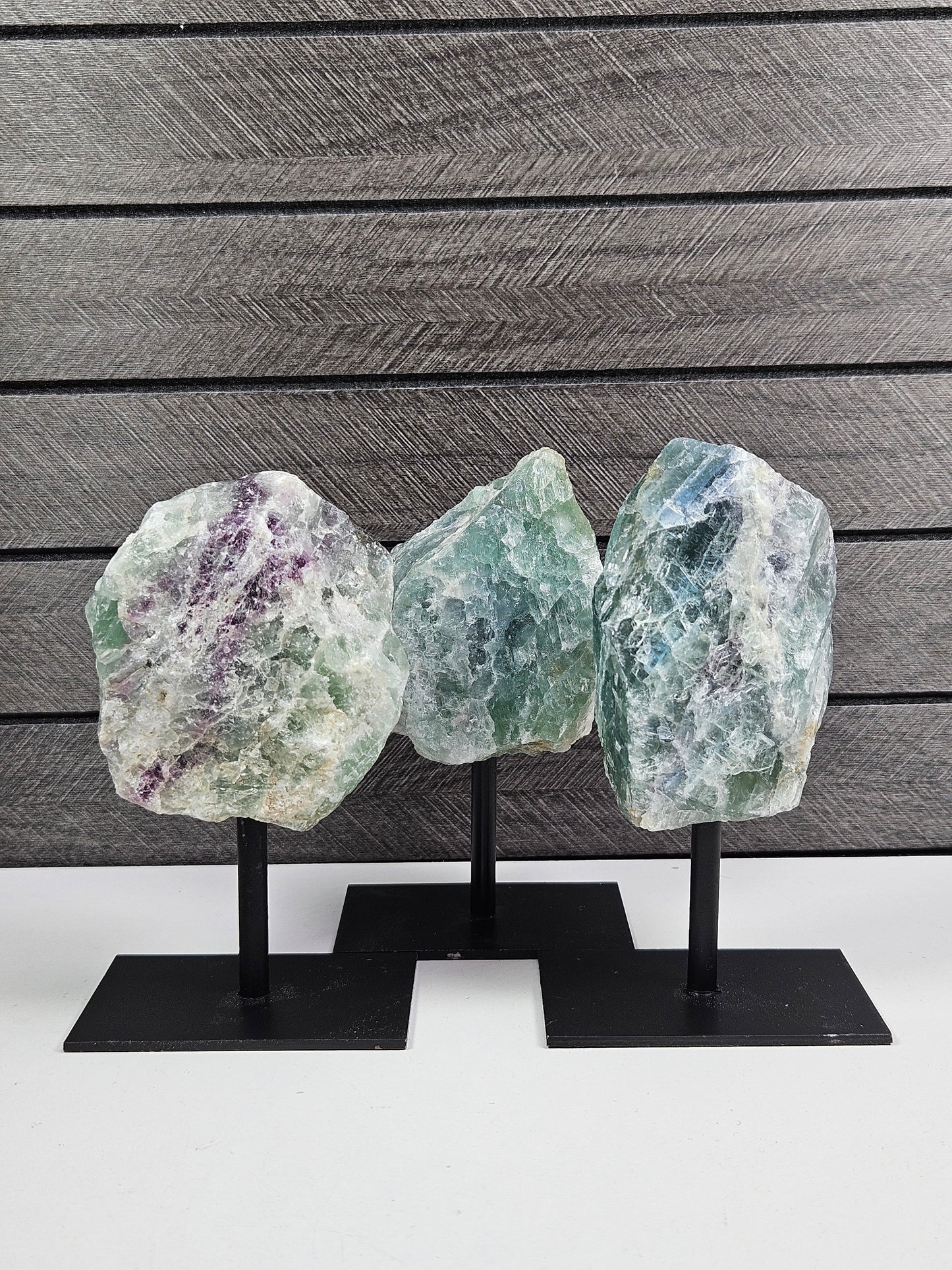 Rohfluorite auf Ständer