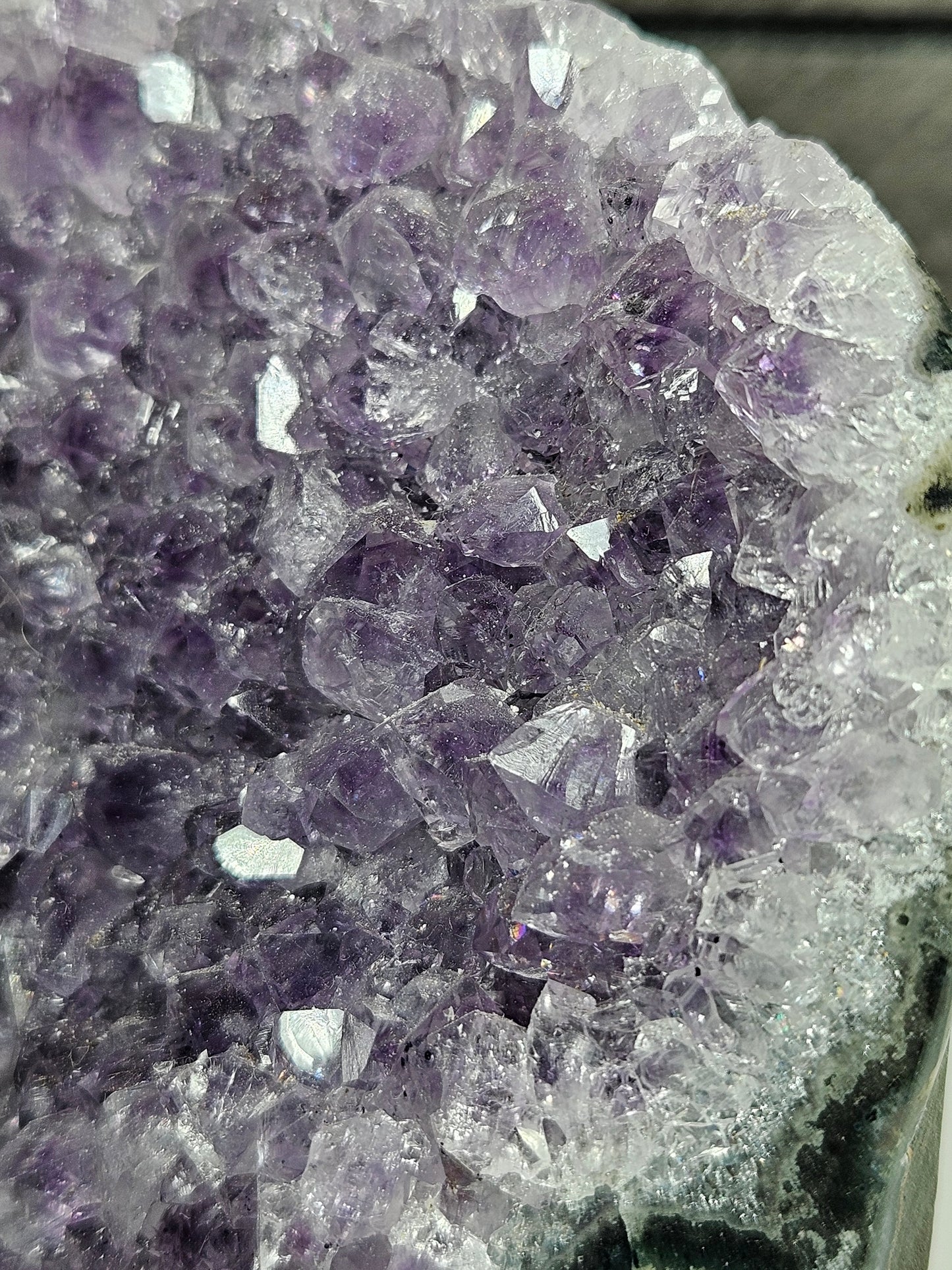 Amethist op standvlak 1242 gram