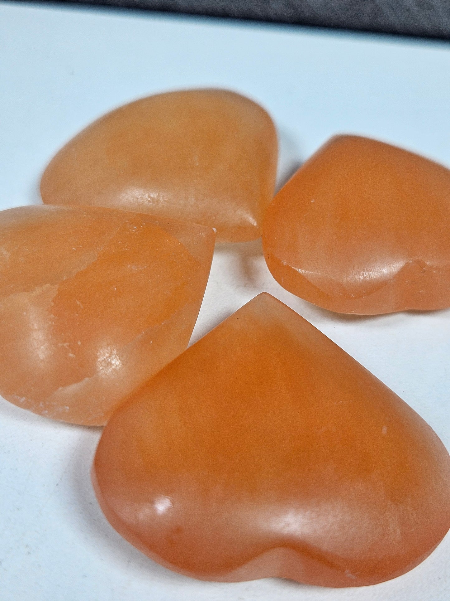 Oranger Selenit-Herz (4 cm - 4,5 cm)