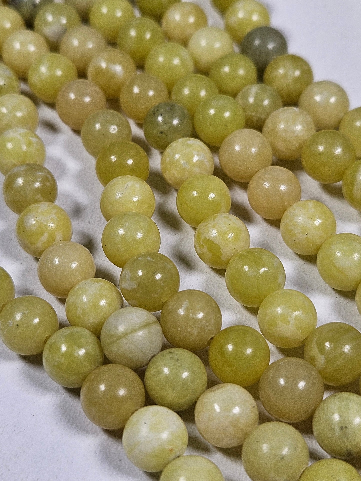 Limettengrüne Jade Perlenkette 8mm