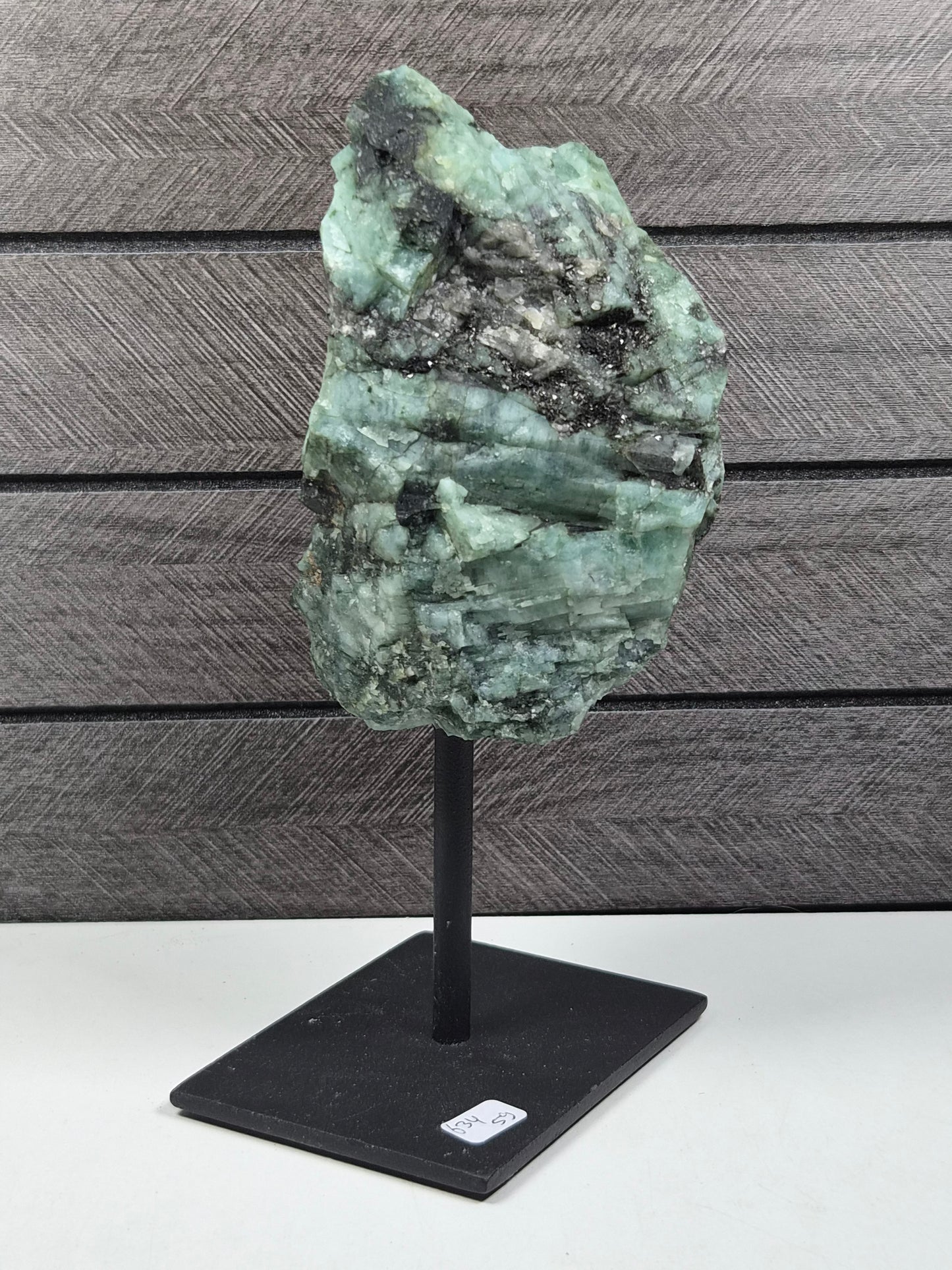 Emerald Ruw op standaard 634 gram