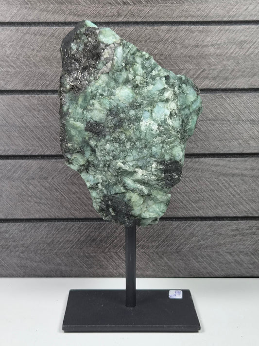 Emerald Ruw op standaard 882 gram
