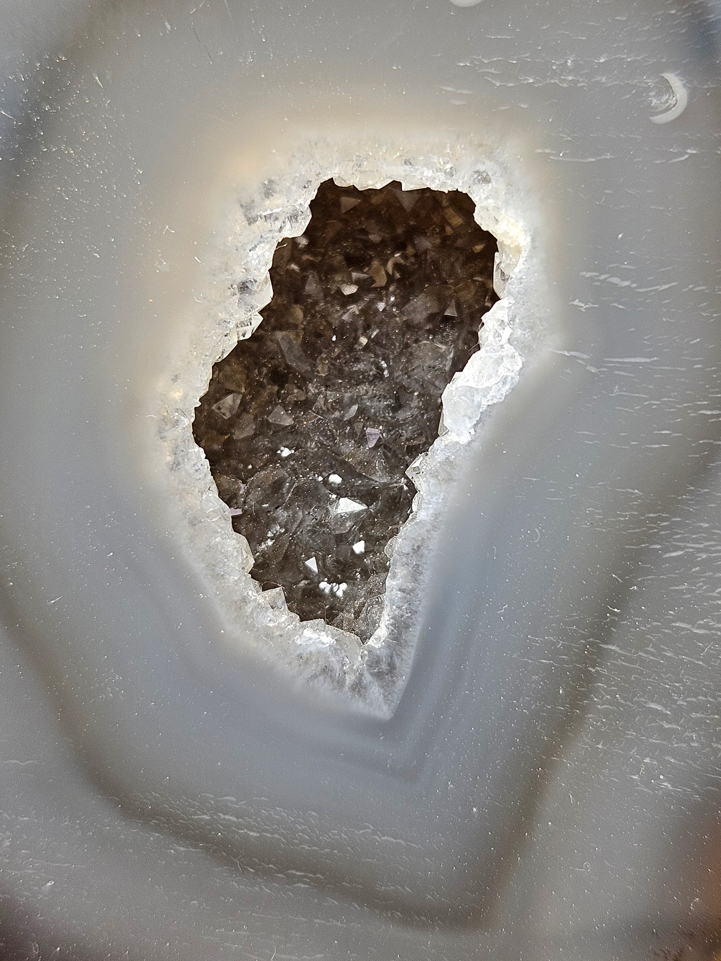 Agaat druzy op standaard 494 gram