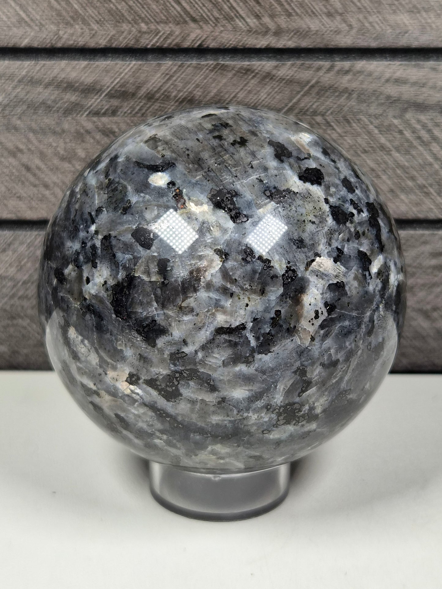 Larvikiet bol 688 gram