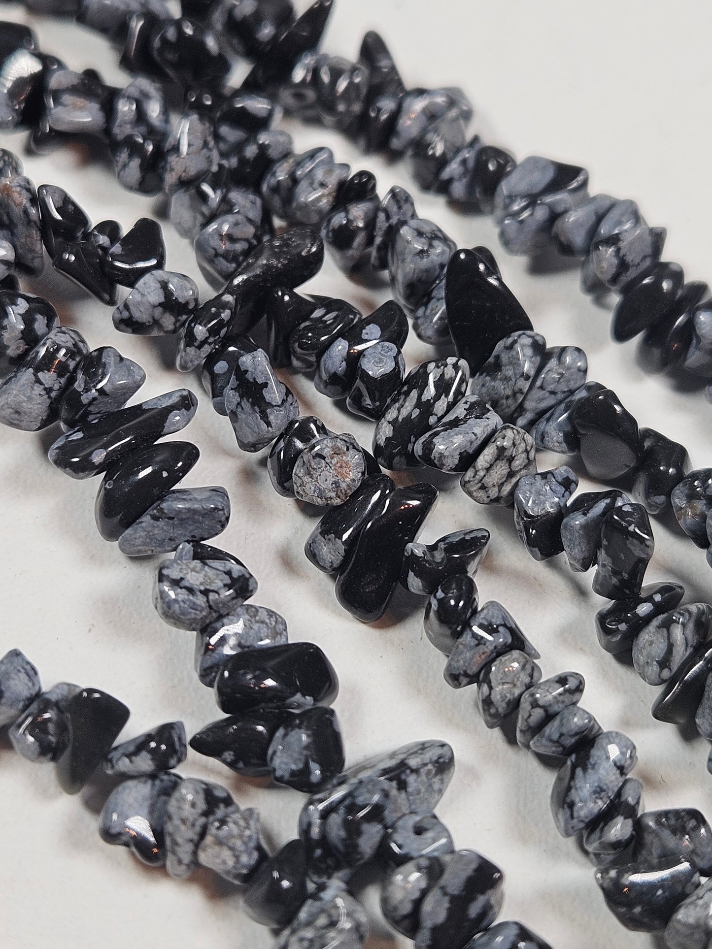 Schneeflocken-Obsidian Perlenkette, gespalten (extralang) 6mm
