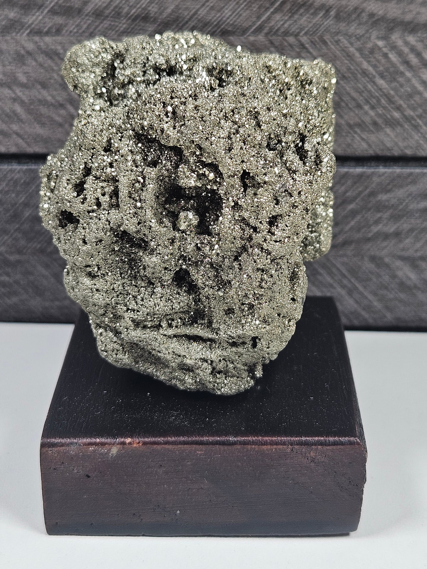 Pyriet op houten basis 362 gram