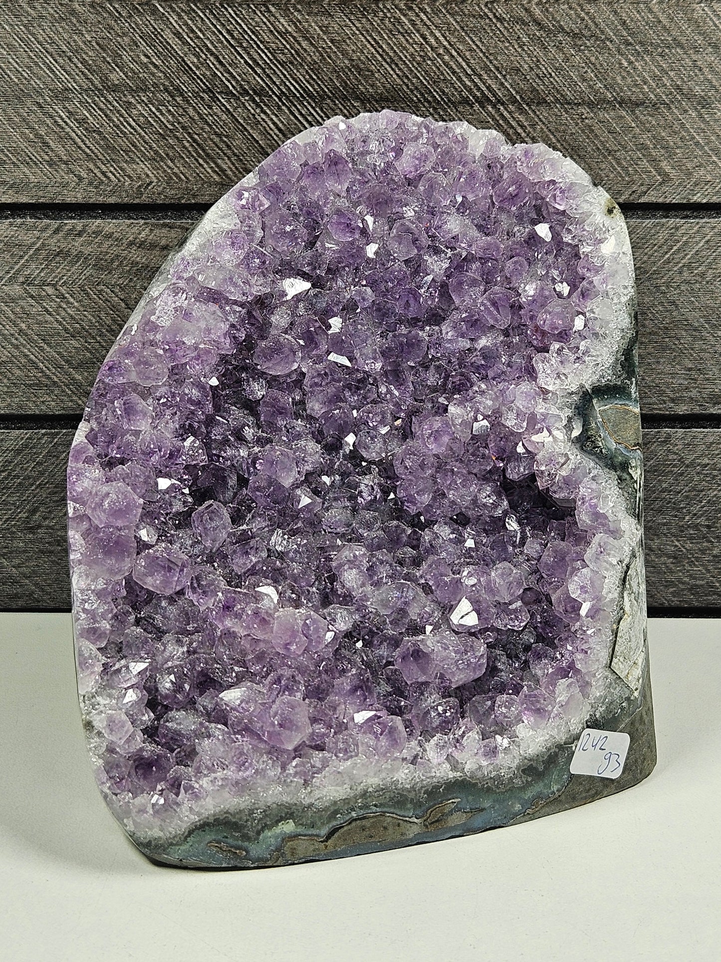 Amethist op standvlak 1242 gram