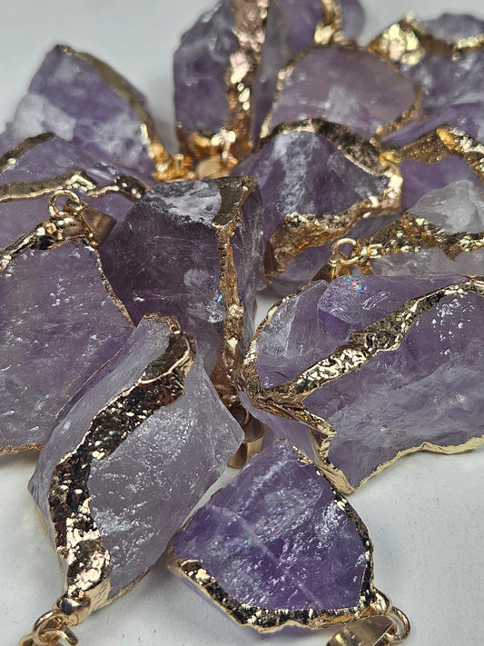 Ruwe Amethist goud hanger met ketting (licht)