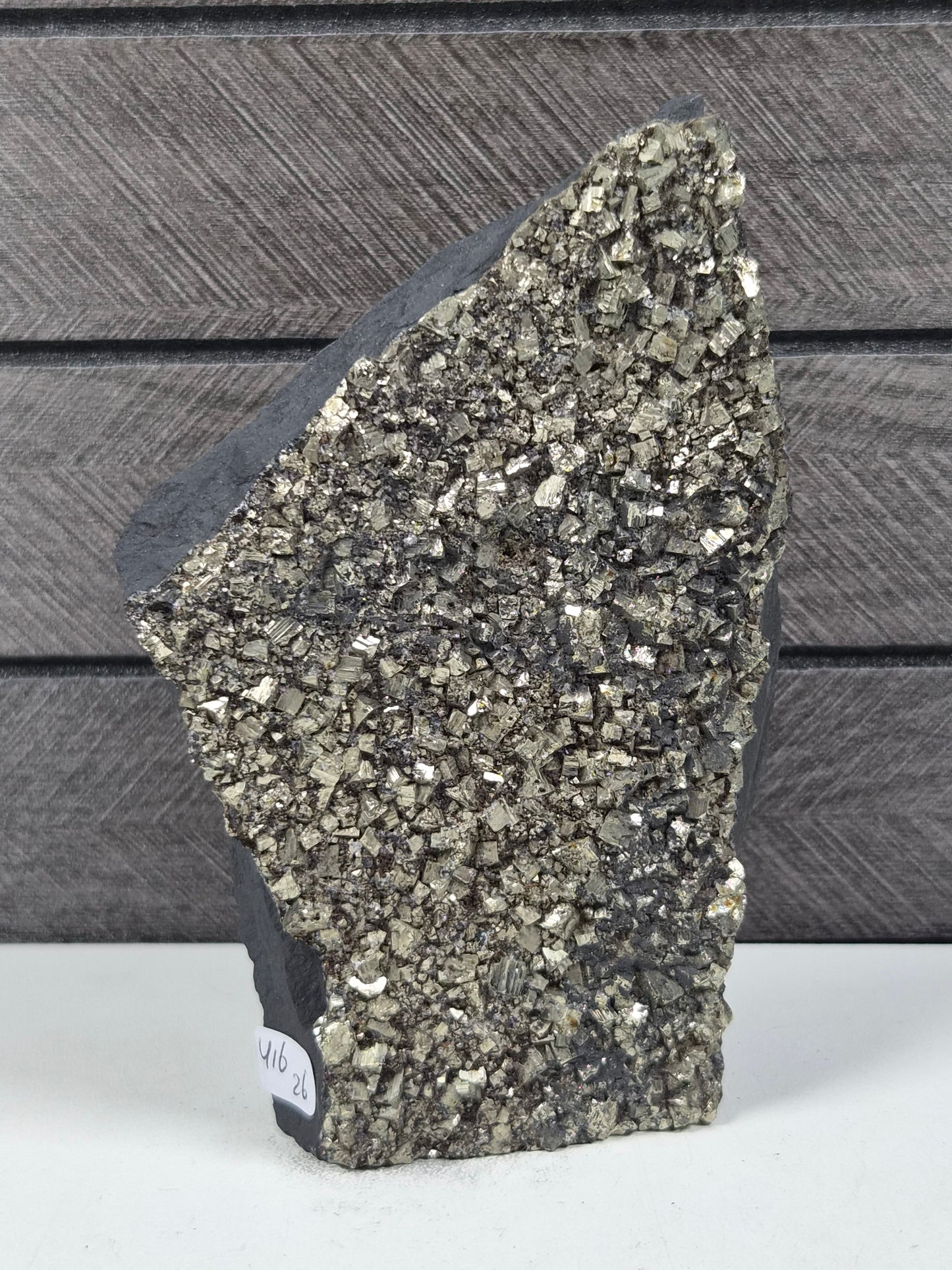 Pyriet op Shungiet Ruw op Standvlak 416 gram