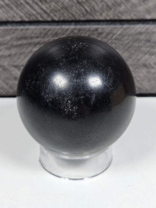 Zwarte toermalijn bol 186 gram