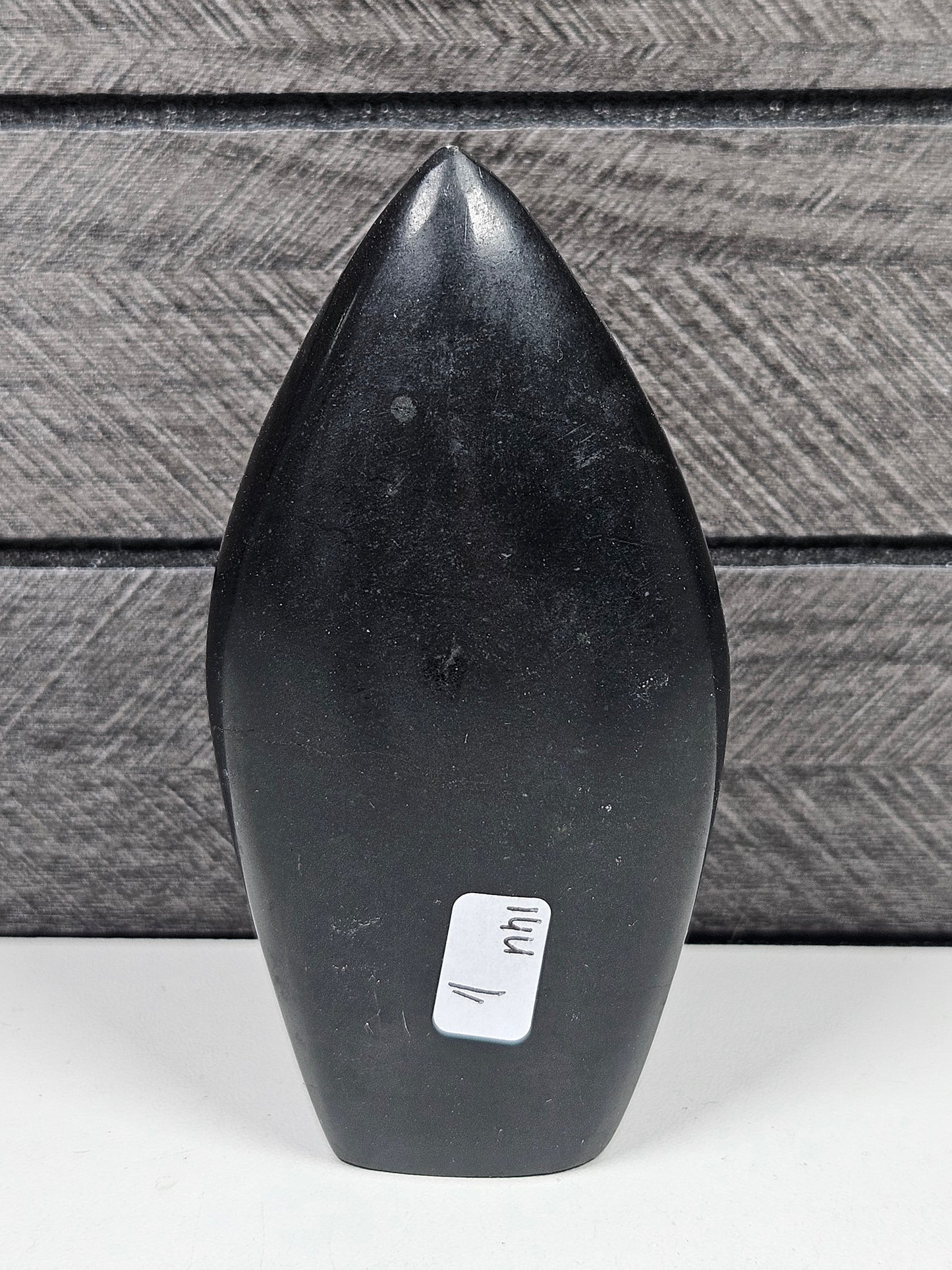Schwarzer Turmalin Skulptur 144 Gramm