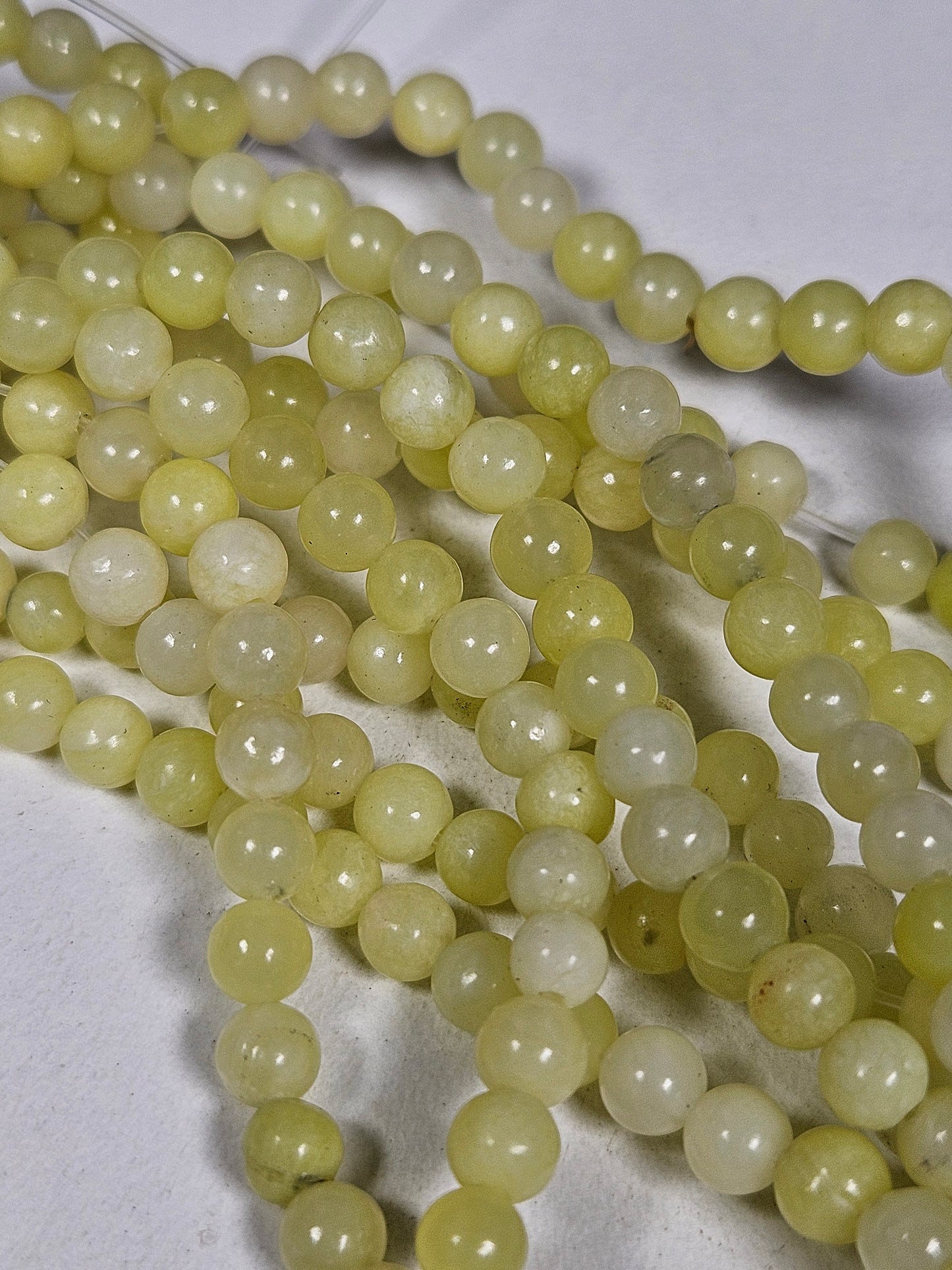 Limonengrüne Jade Perlenkette 4mm