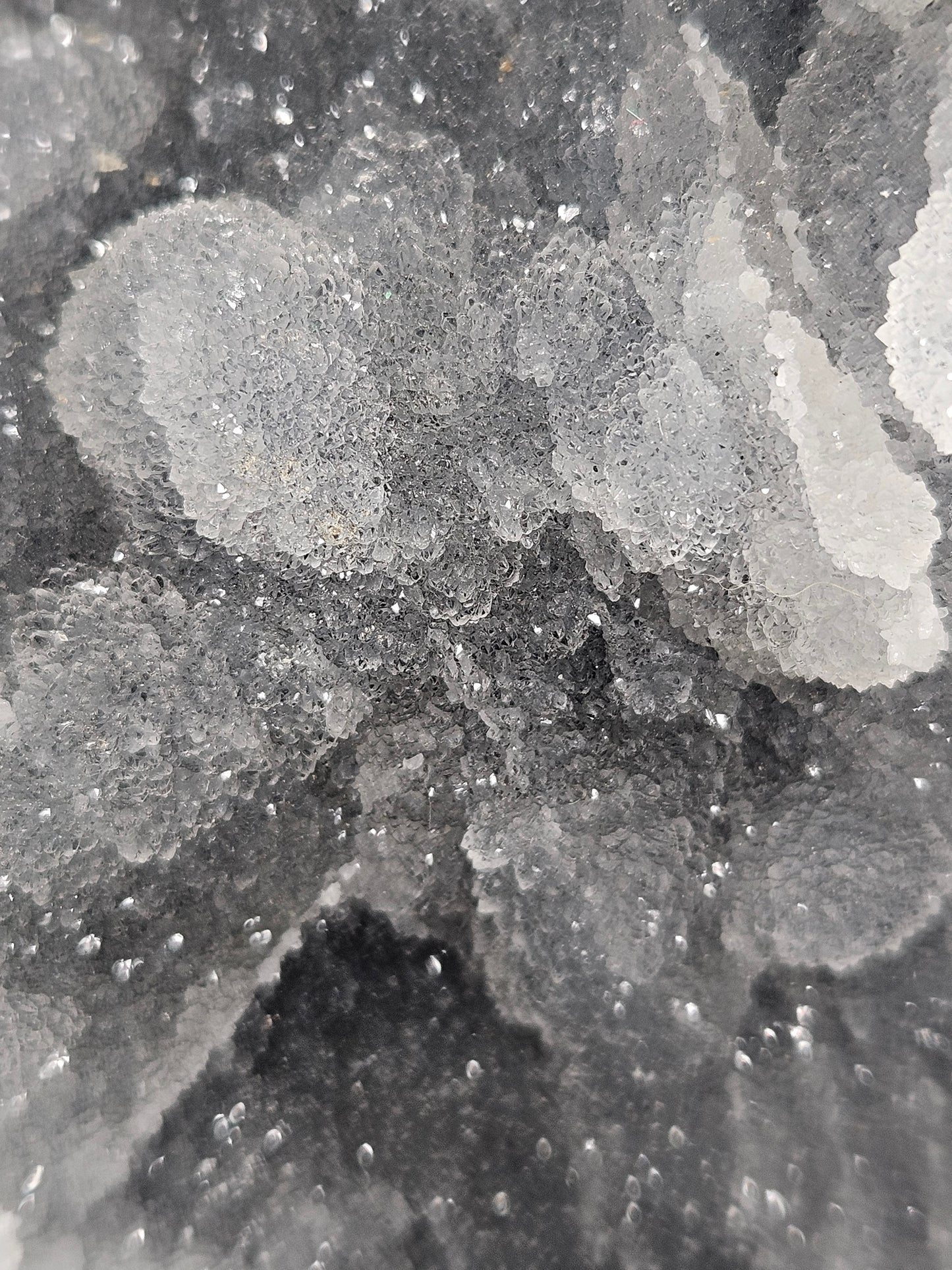 Chalcedoon op standvlak 738 gram