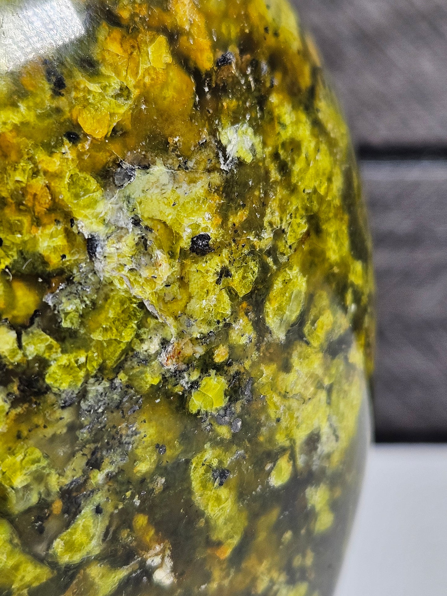 Groene Opaal sculptuur 428 gram