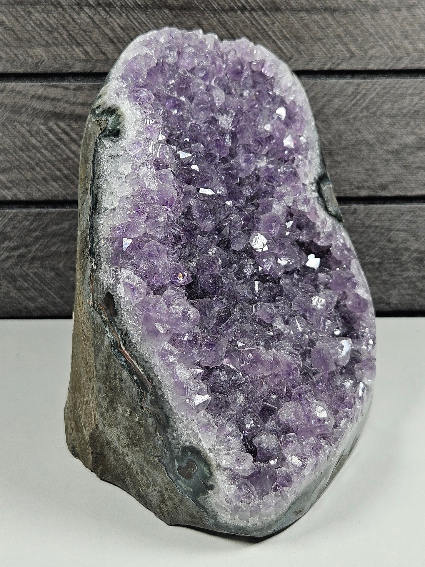 Amethist op standvlak 1242 gram