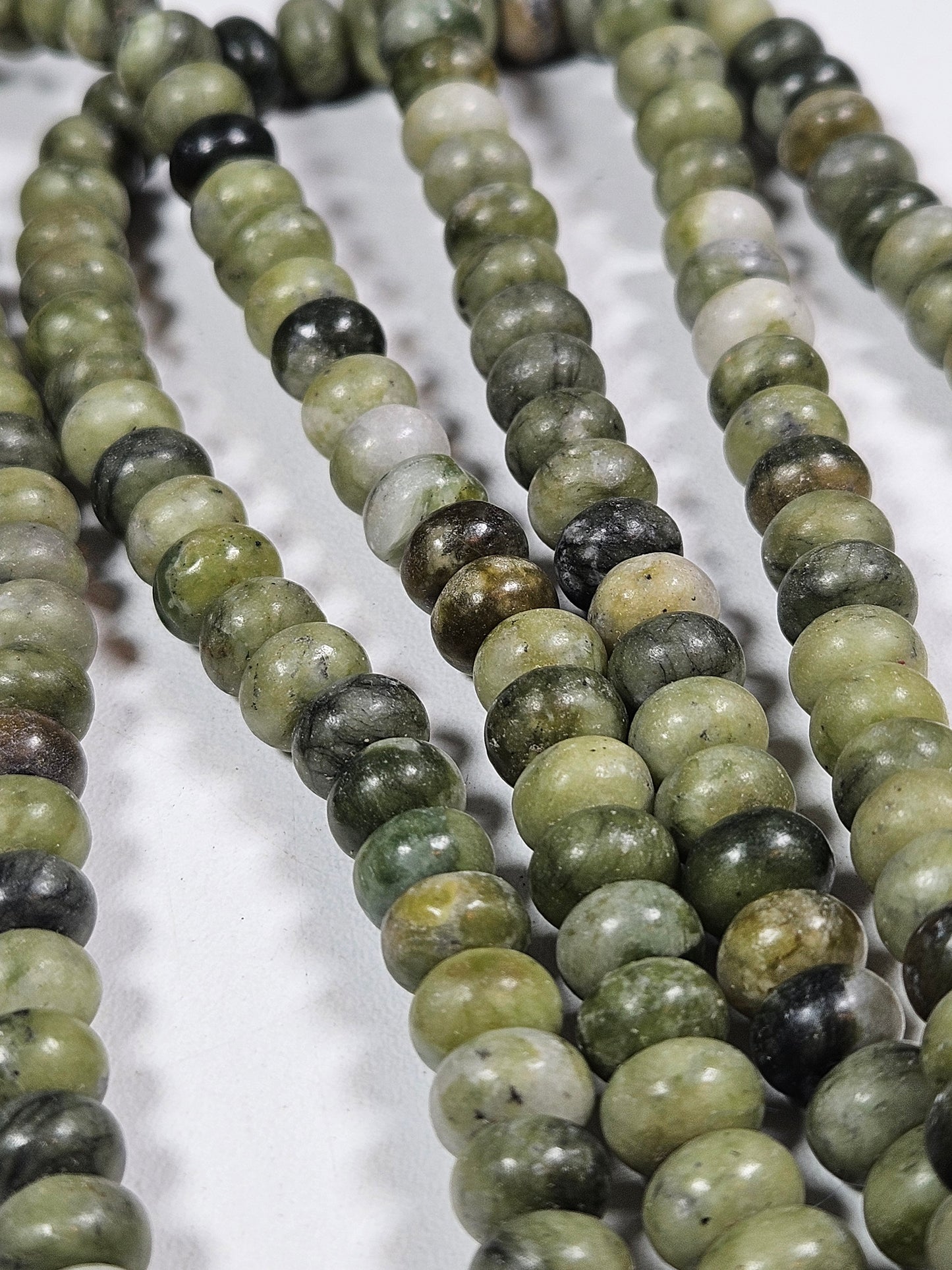 Groene jade kralenstreng (donut) 8mm