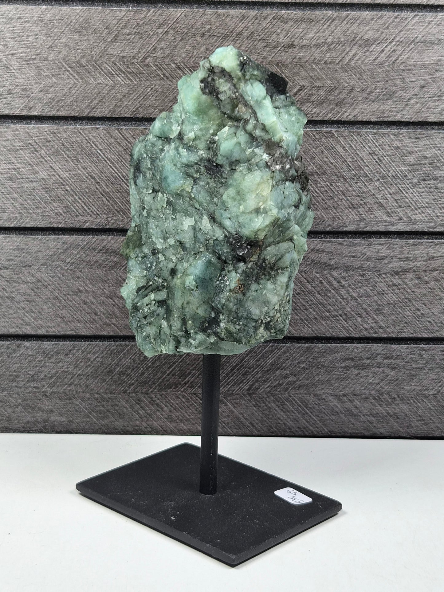 Emerald Ruw op standaard 634 gram