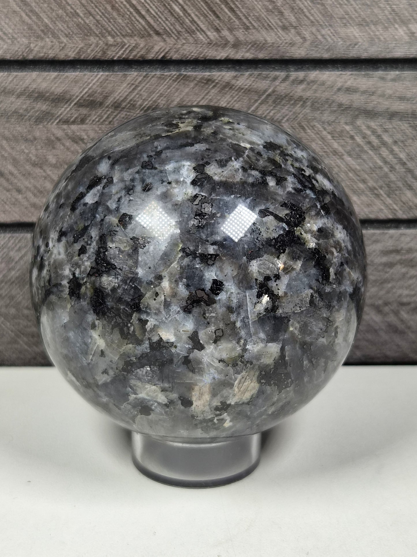 Larvikiet bol 688 gram