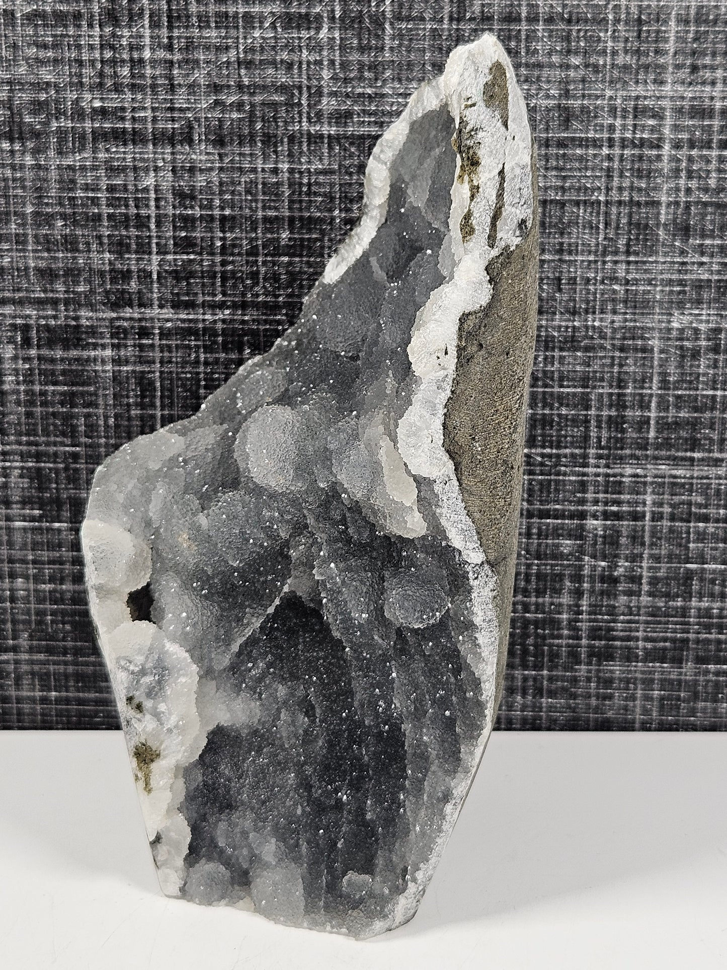Chalcedoon op standvlak 738 gram