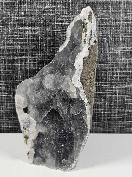 Chalcedoon op standvlak 738 gram