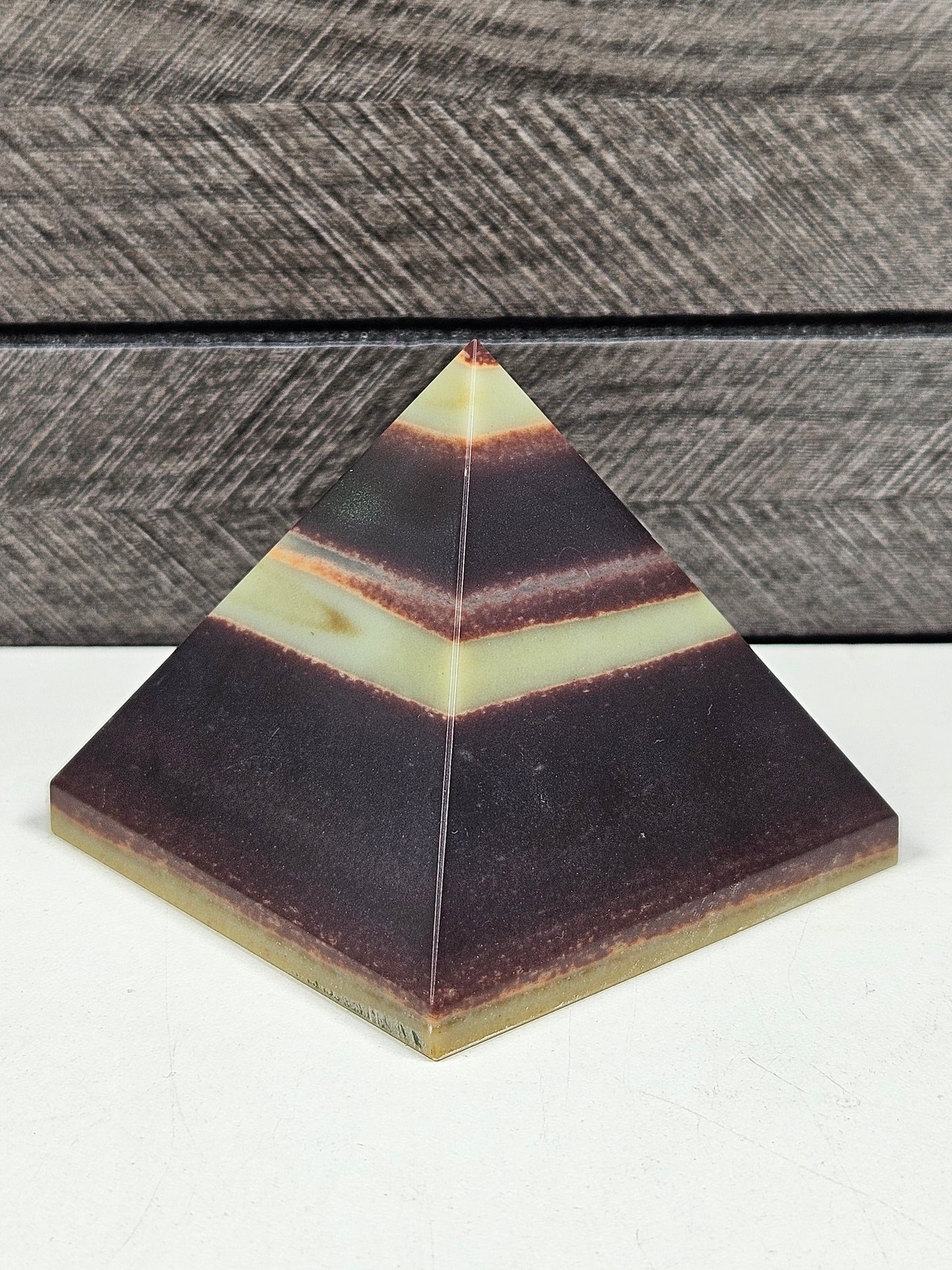 Purple Robe Jade Piramide 284 gram