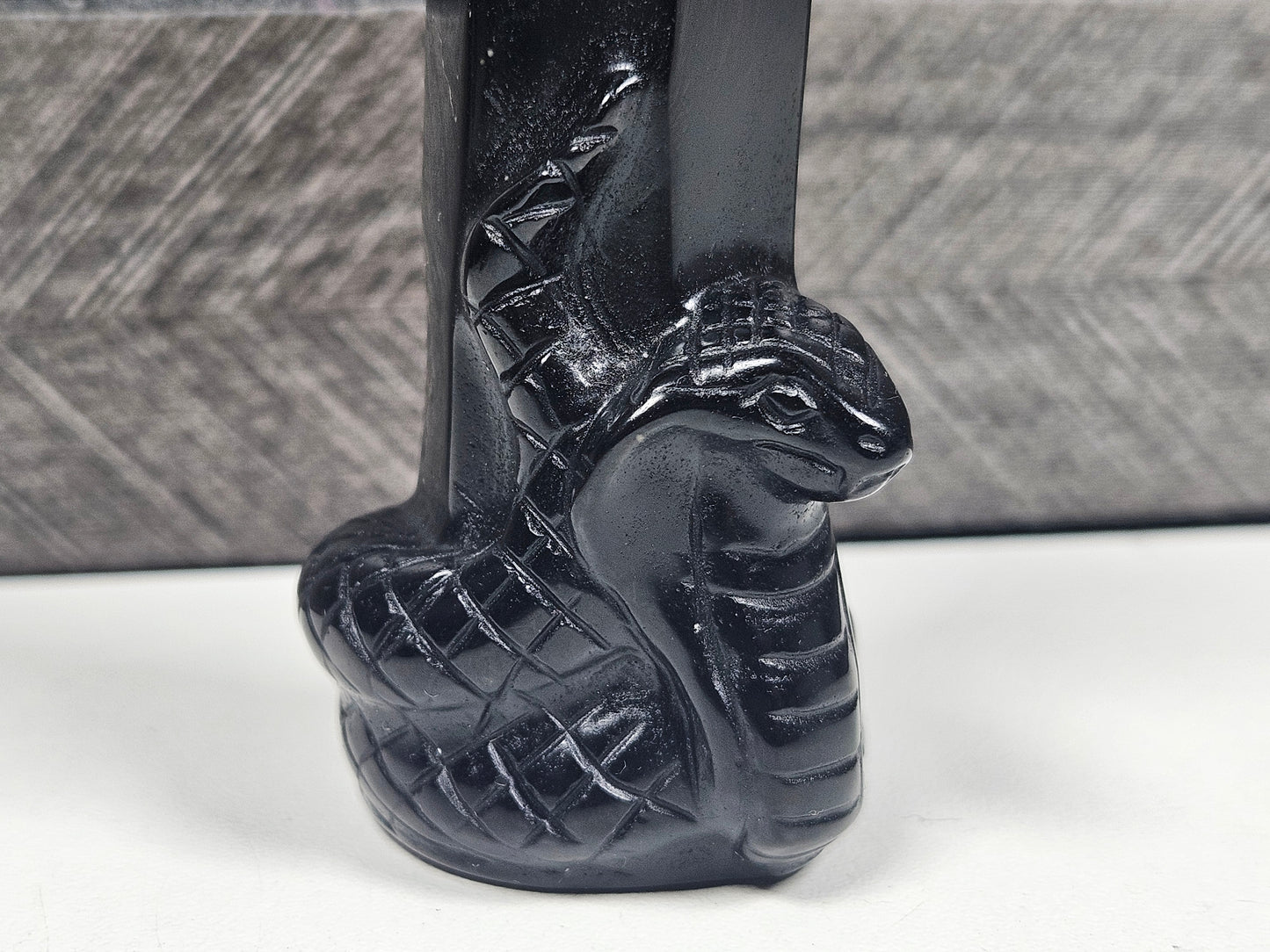 Obsidiaan Toren met Slang 70 gram