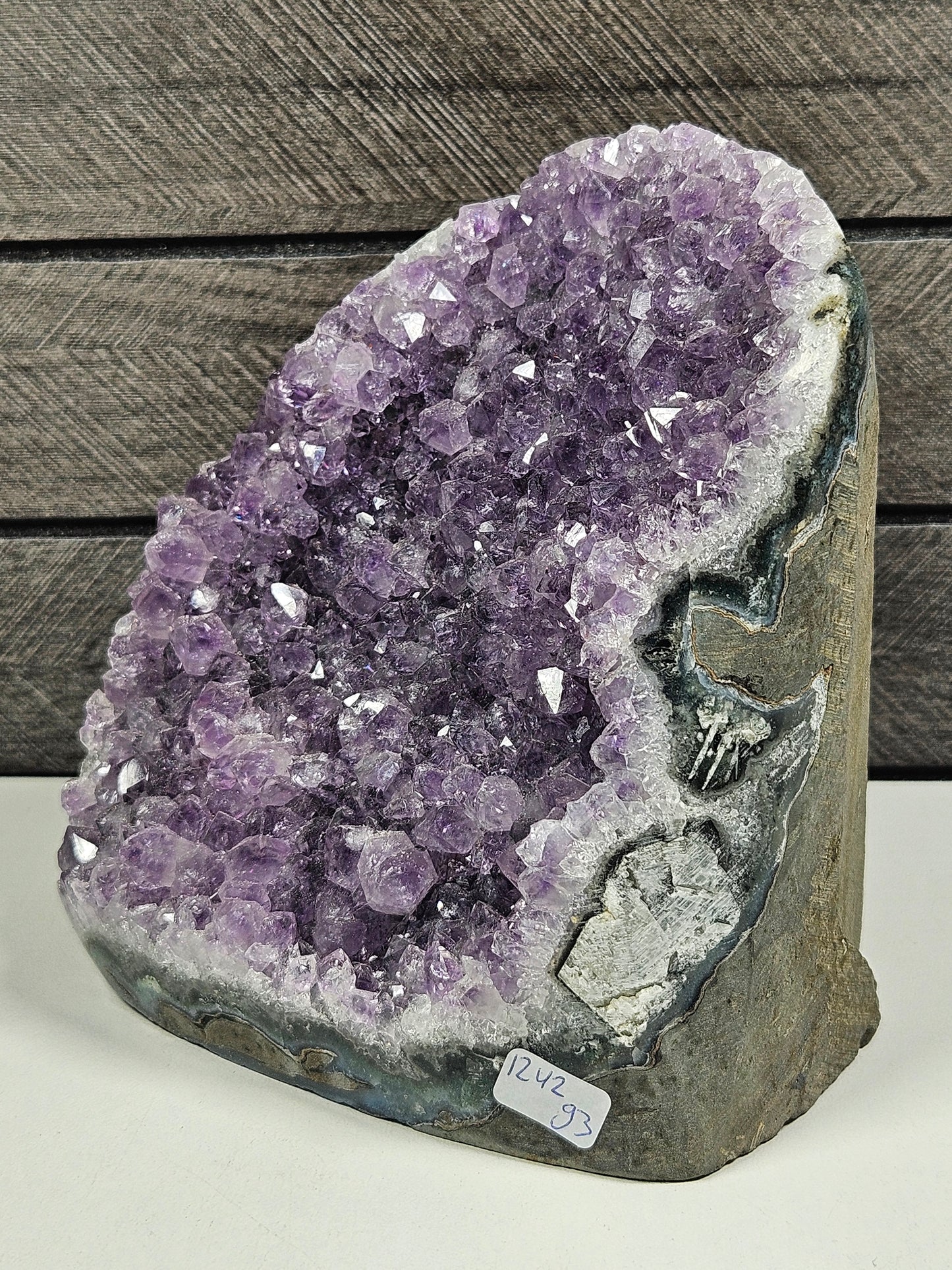 Amethist op standvlak 1242 gram