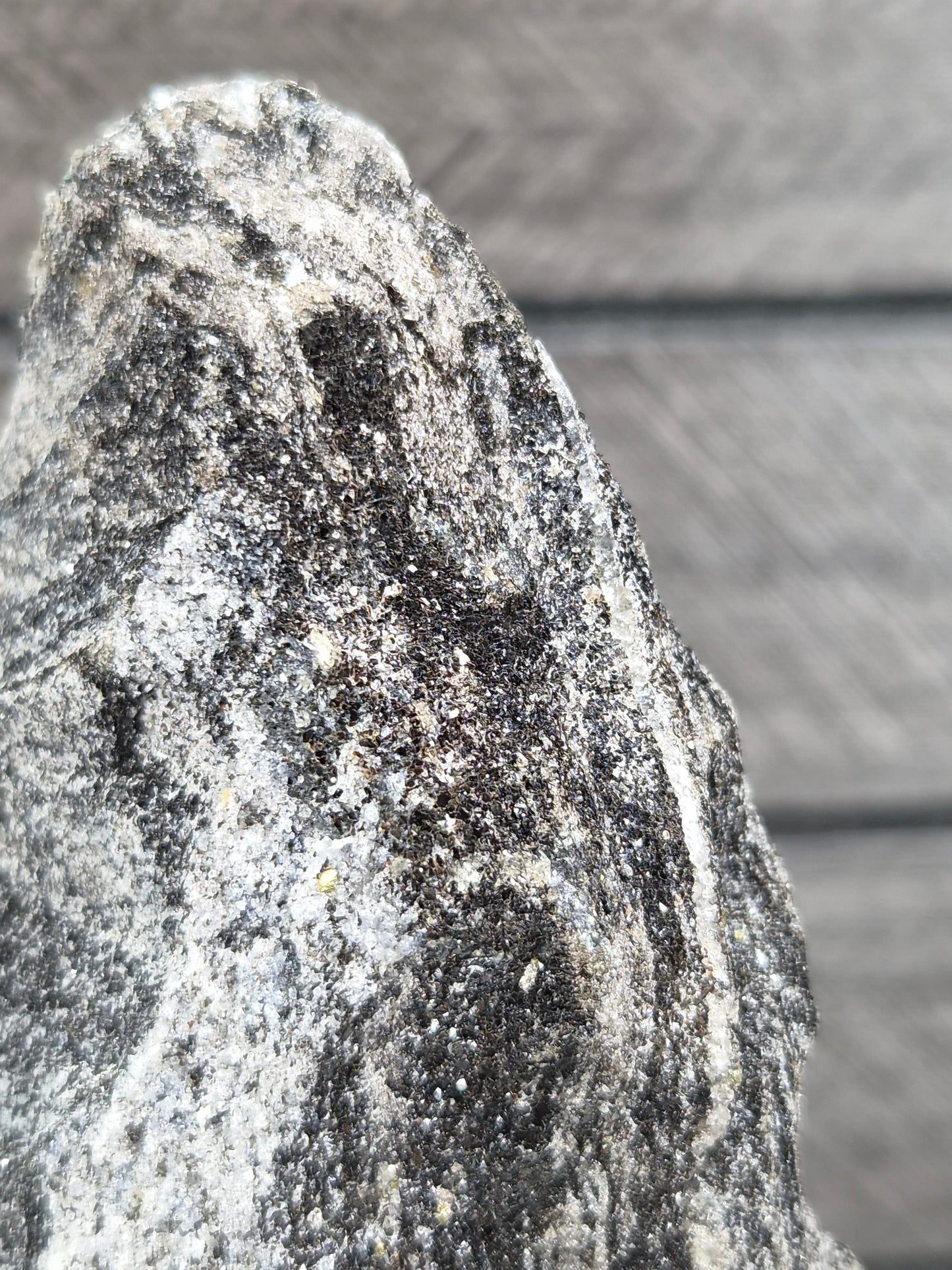 Zwarte Mica Ruw op Standvlak 1068 gram